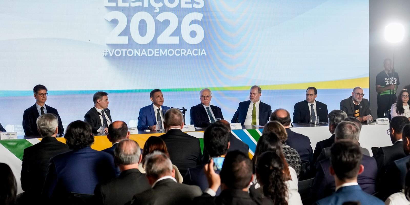 Coletiva do TSE durante a apuração do primeiro turno, em 4 de outubro de 2026